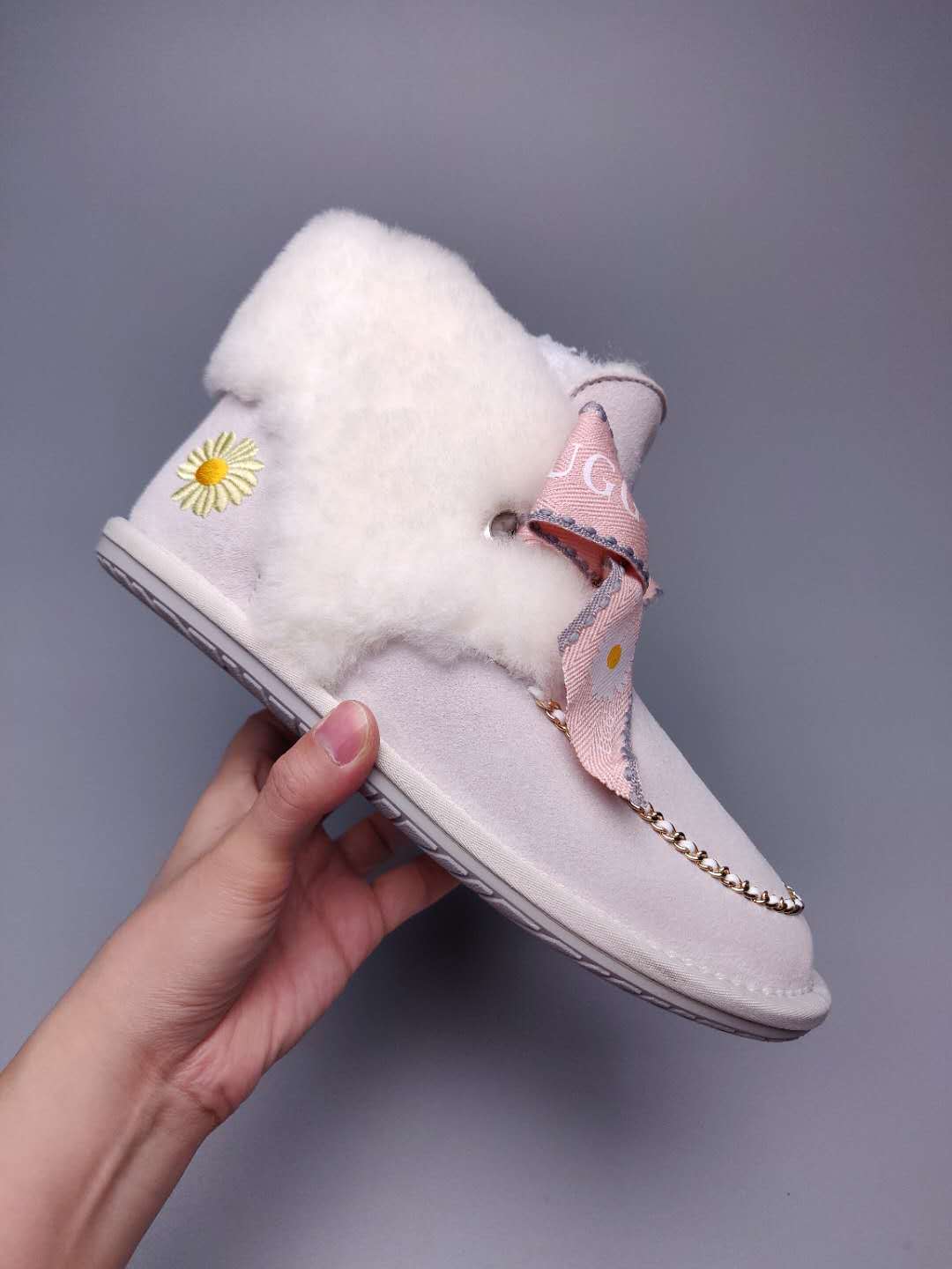 Milkshake White Daisy-Detail Shoes with Chain and Ribbon | 7888