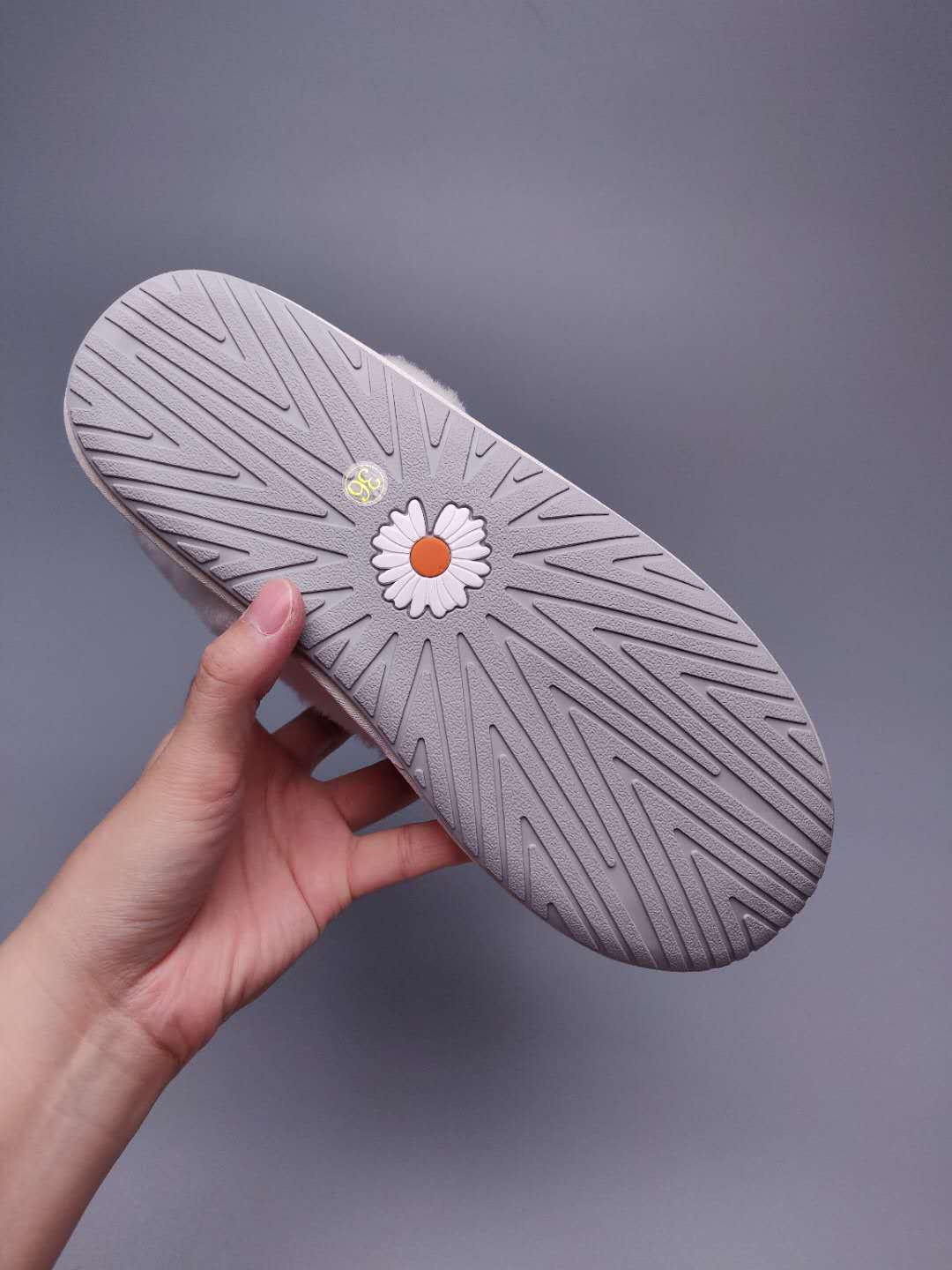 Milkshake White Daisy-Detail Shoes with Chain and Ribbon | 7888