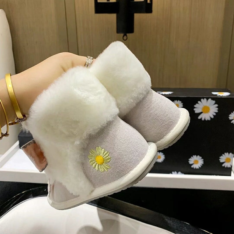 Milkshake White Daisy-Detail Shoes with Chain and Ribbon | 7888