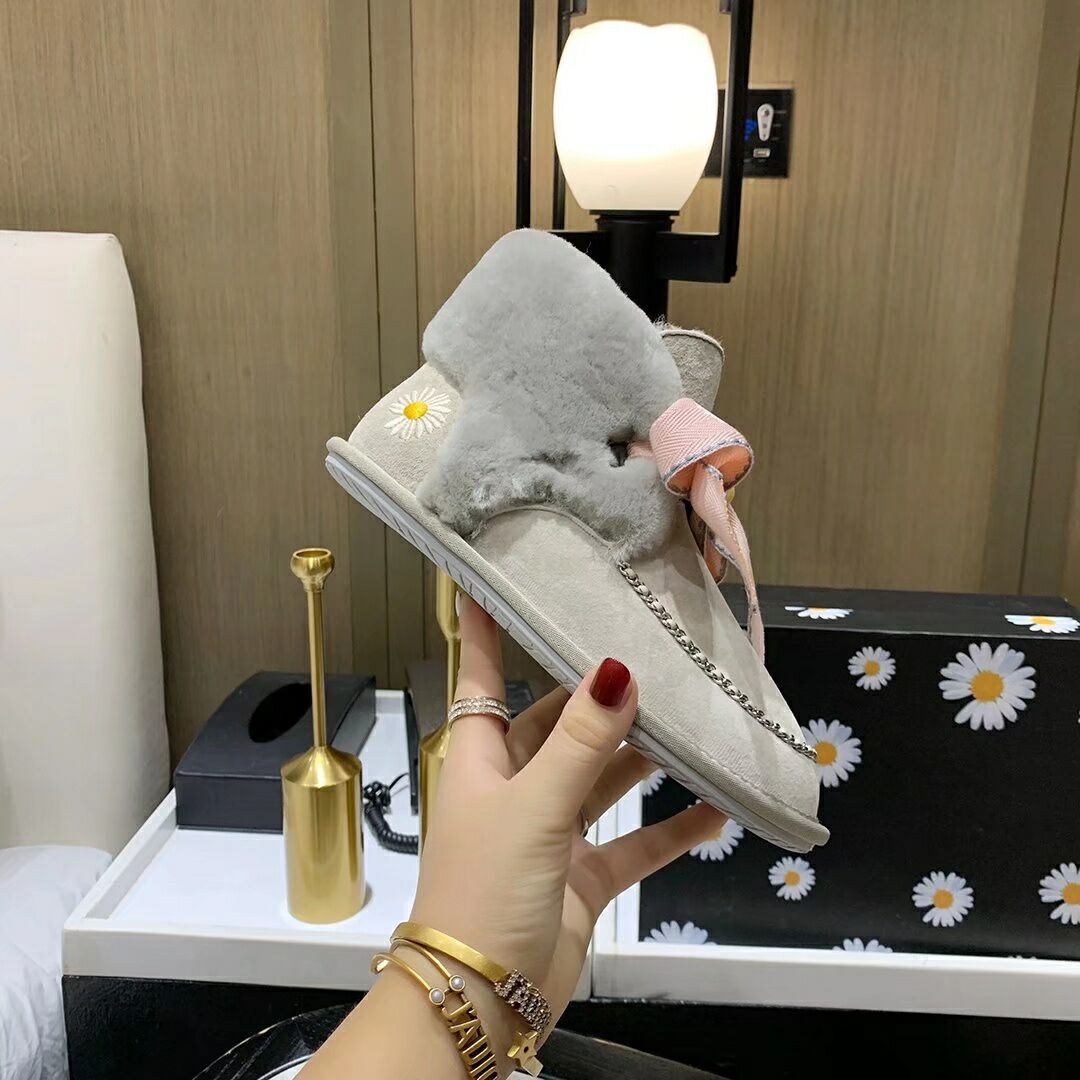 Grey Daisy-Detail Shoes with Chain and Ribbon | 7888