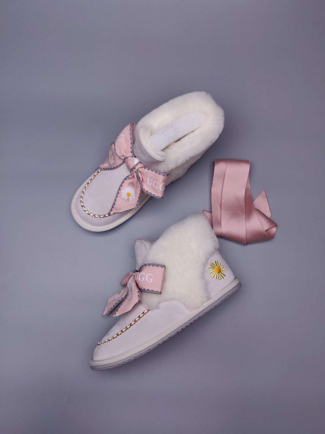 Milkshake White Daisy-Detail Shoes with Chain and Ribbon | 7888