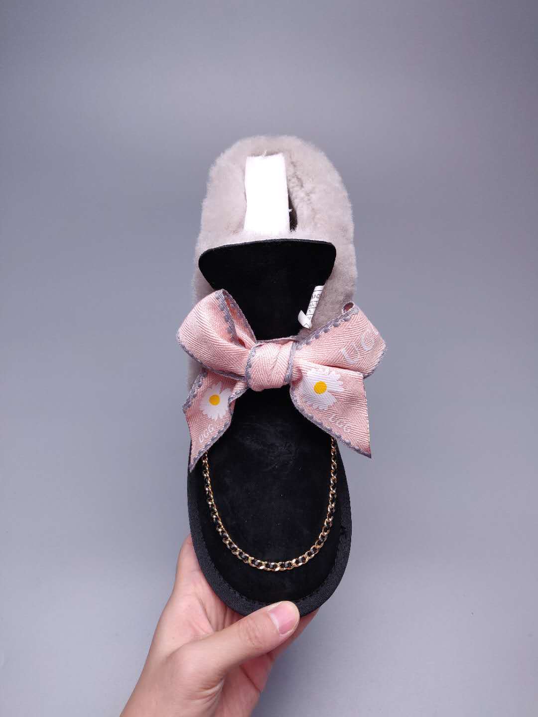 Black Daisy-Detail Shoes with Chain and Ribbon | 7888