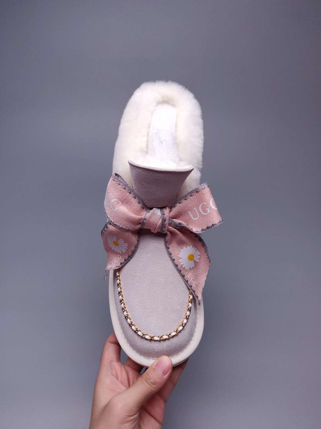 Milkshake White Daisy-Detail Shoes with Chain and Ribbon | 7888