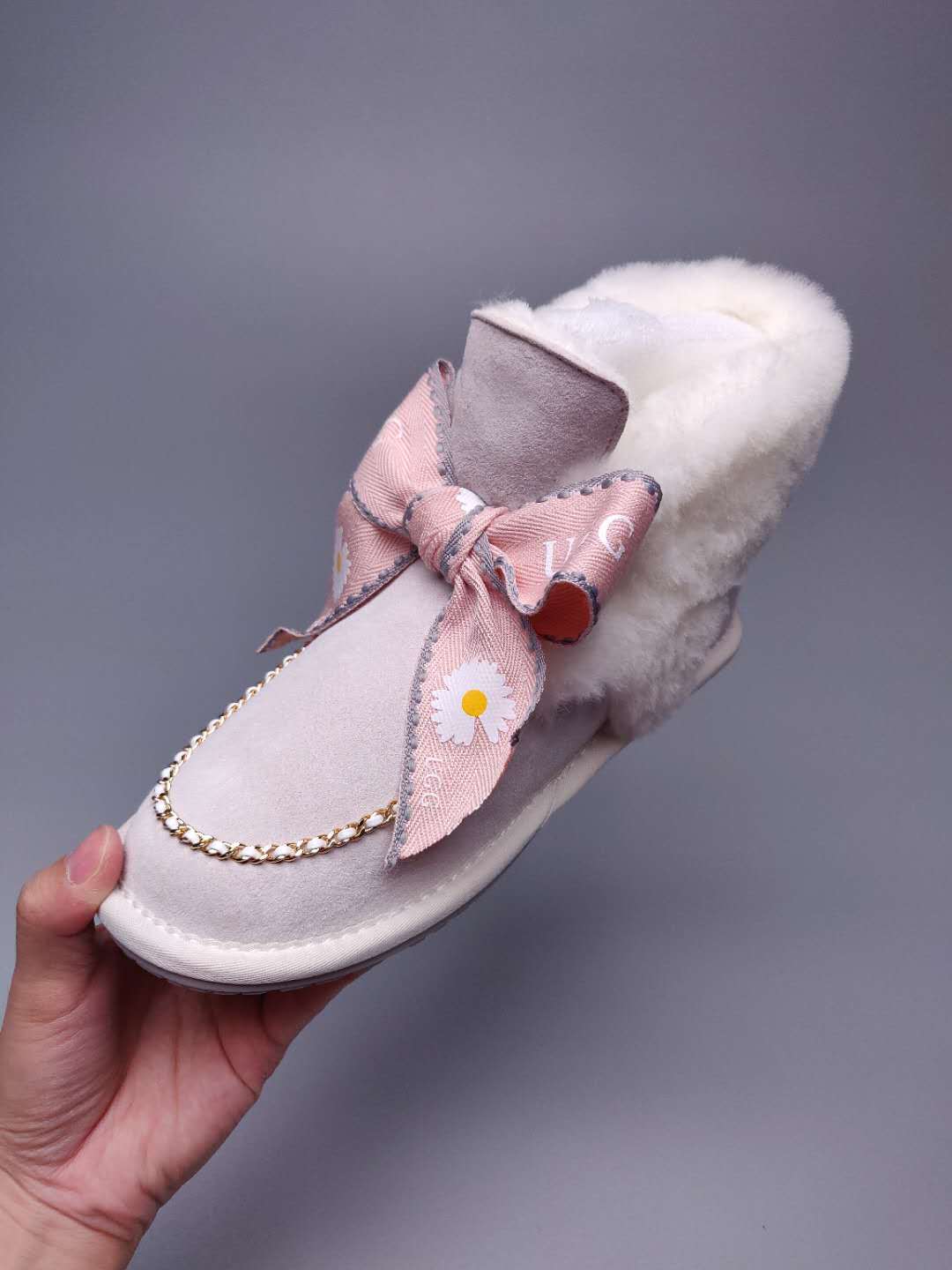 Milkshake White Daisy-Detail Shoes with Chain and Ribbon | 7888