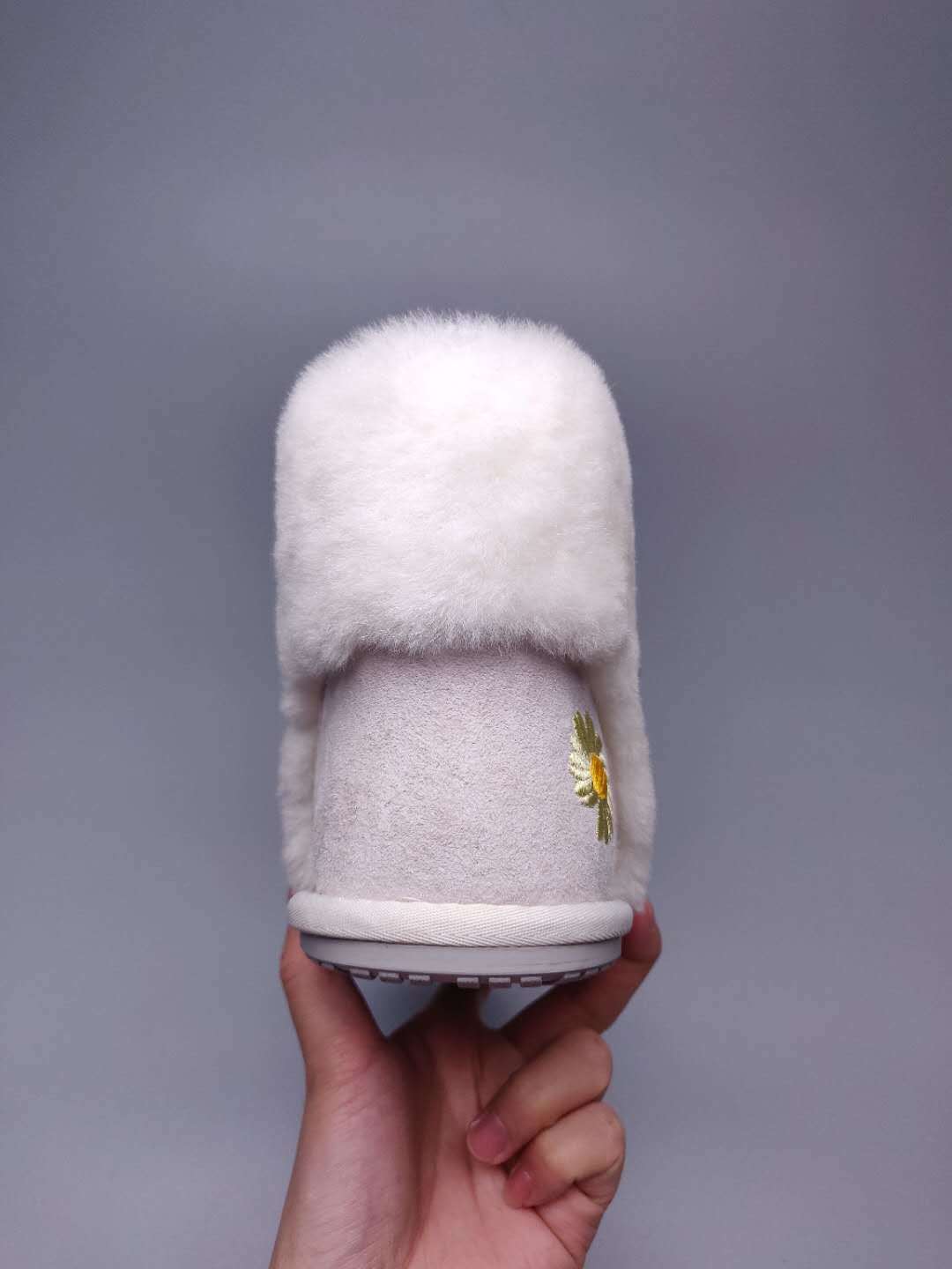 Milkshake White Daisy-Detail Shoes with Chain and Ribbon | 7888
