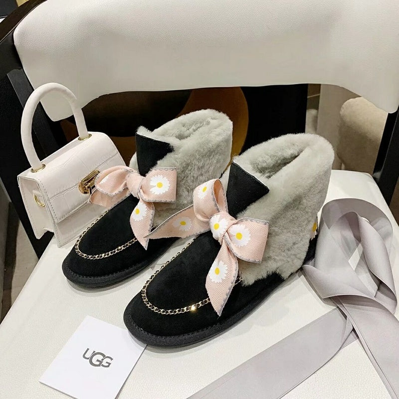 Black Daisy-Detail Shoes with Chain and Ribbon | 7888
