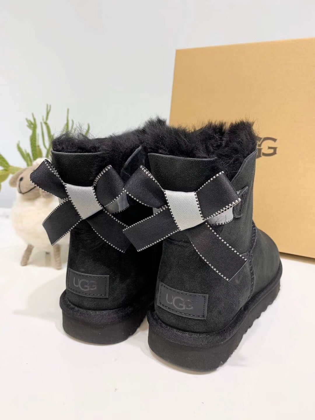 Black Bow-Detail Winter Shoes with Subtle Shimmer | 2938