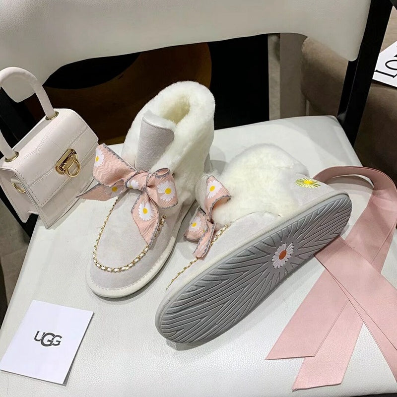 Milkshake White Daisy-Detail Shoes with Chain and Ribbon | 7888