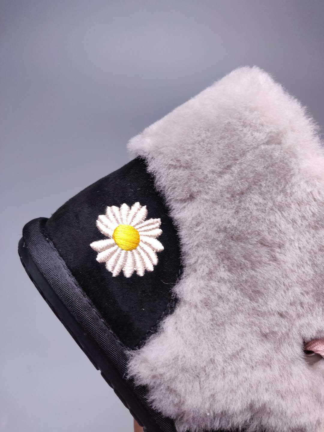 Black Daisy-Detail Shoes with Chain and Ribbon | 7888