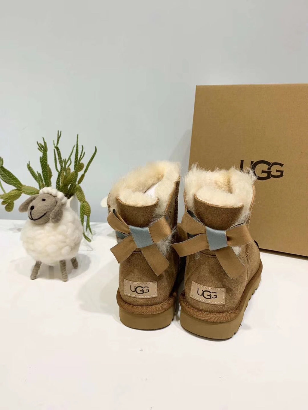 Chestnut Bow-Detail Winter Shoes with Subtle Shimmer | 2938