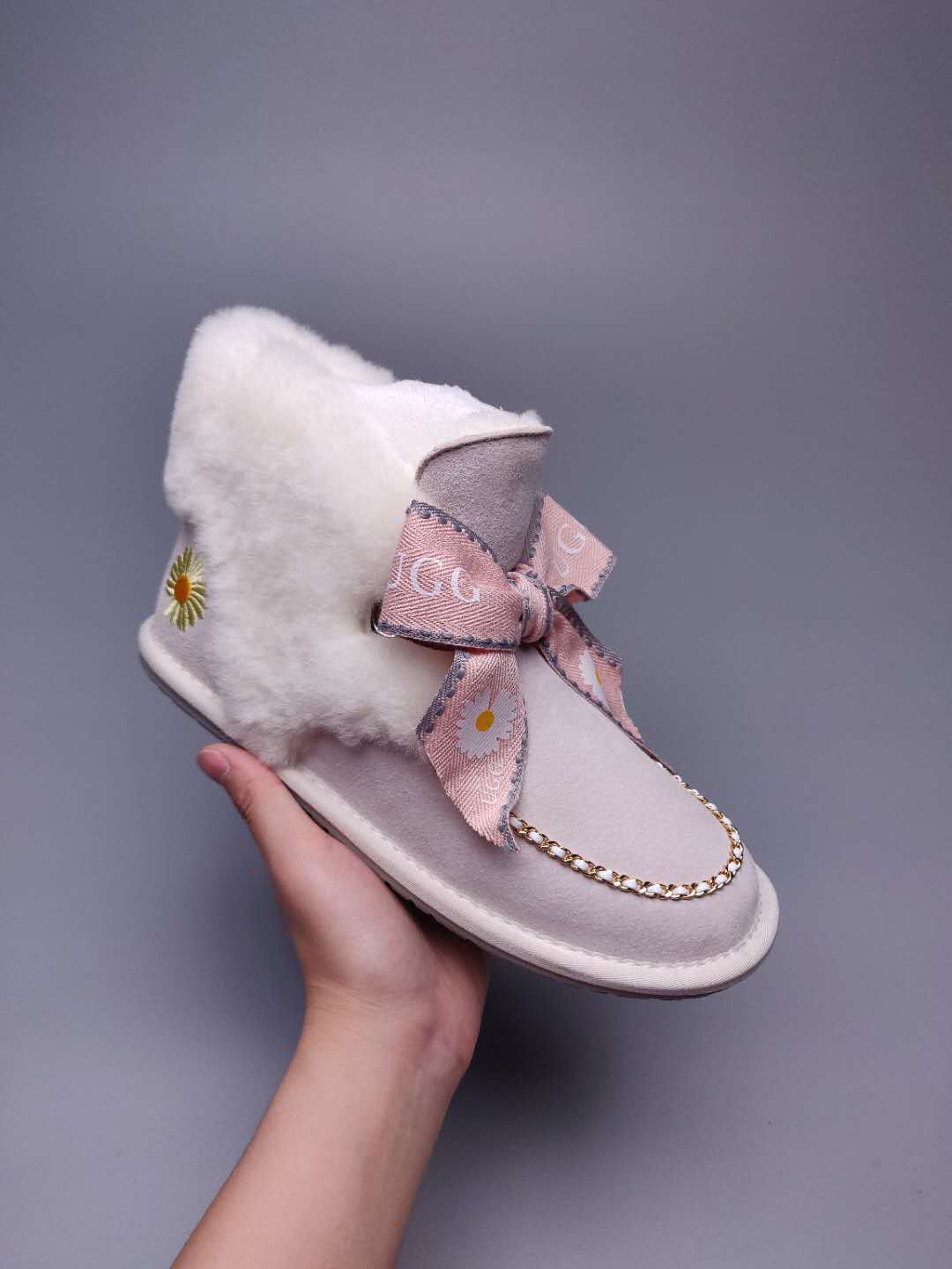Milkshake White Daisy-Detail Shoes with Chain and Ribbon | 7888