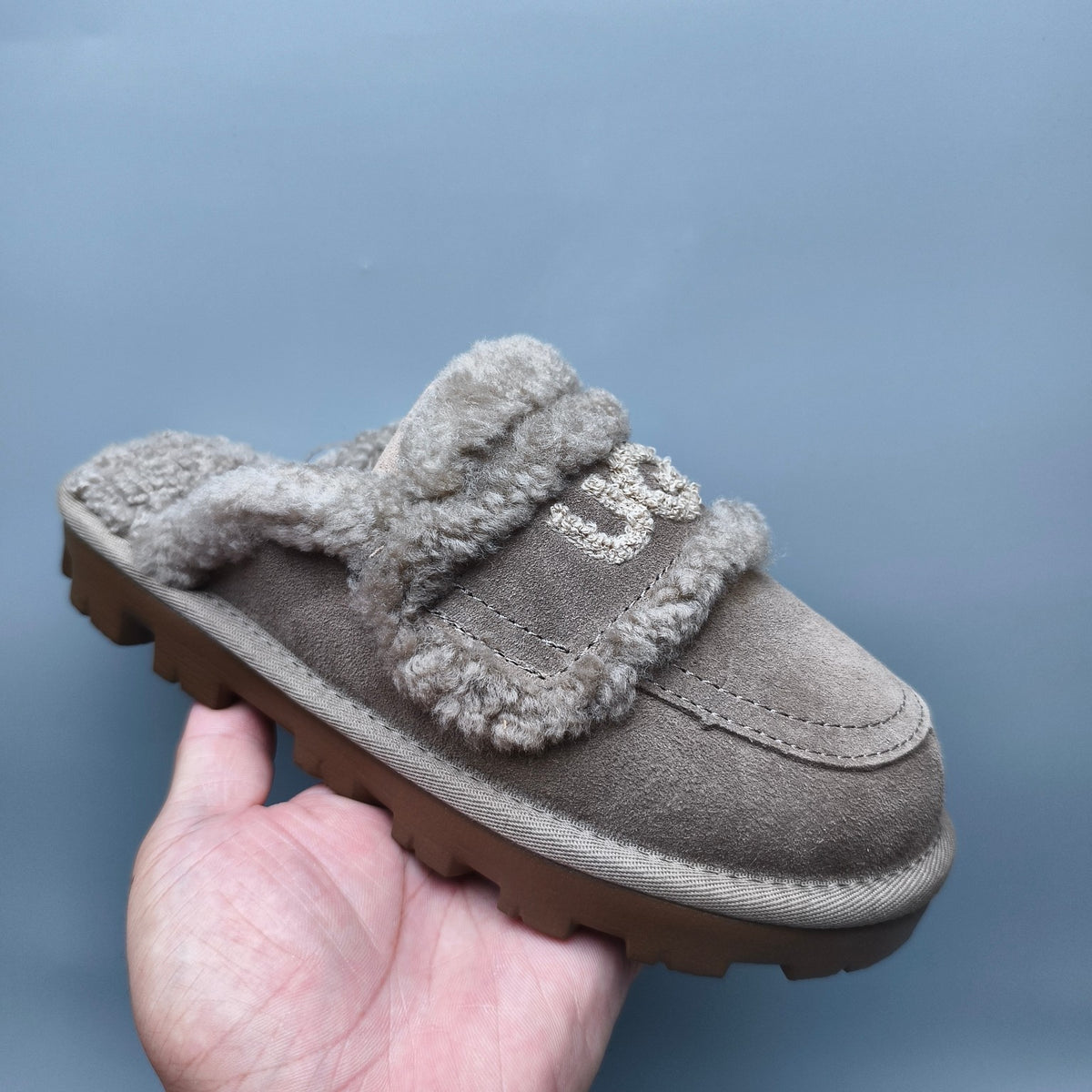 Antelope Brown Curly-Texture Logo Slippers | 1206