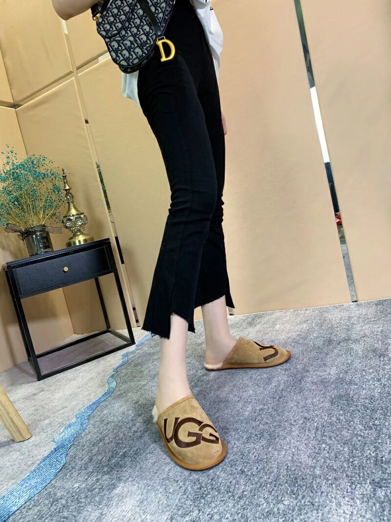 Chestnut Big G Indoor Slippers | 2593