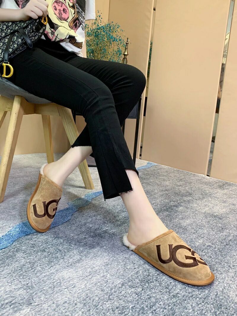 Chestnut Big G Indoor Slippers | 2593