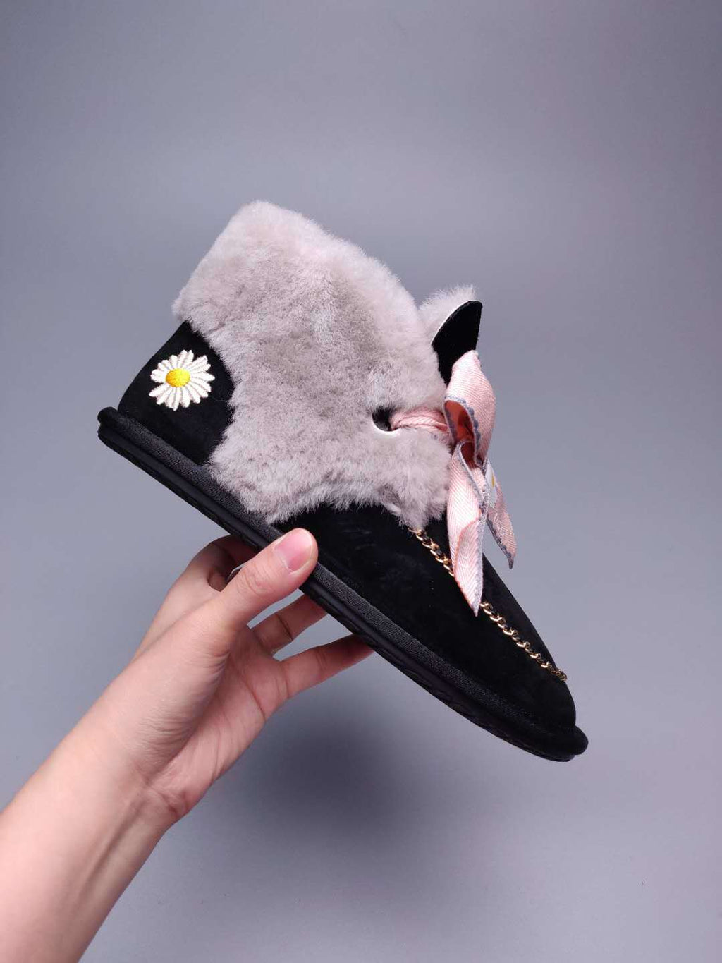 Black Daisy-Detail Shoes with Chain and Ribbon | 7888
