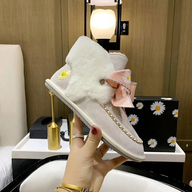 Milkshake White Daisy-Detail Shoes with Chain and Ribbon | 7888