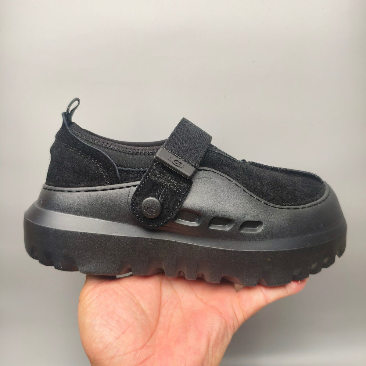 Black Unisex Slip-On Casual Shoes | 7550