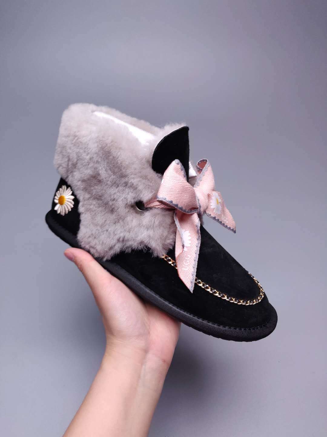 Black Daisy-Detail Shoes with Chain and Ribbon | 7888