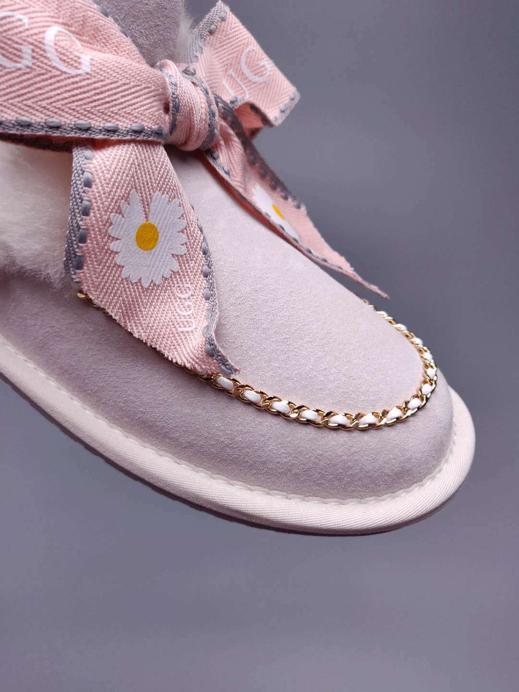 Milkshake White Daisy-Detail Shoes with Chain and Ribbon | 7888